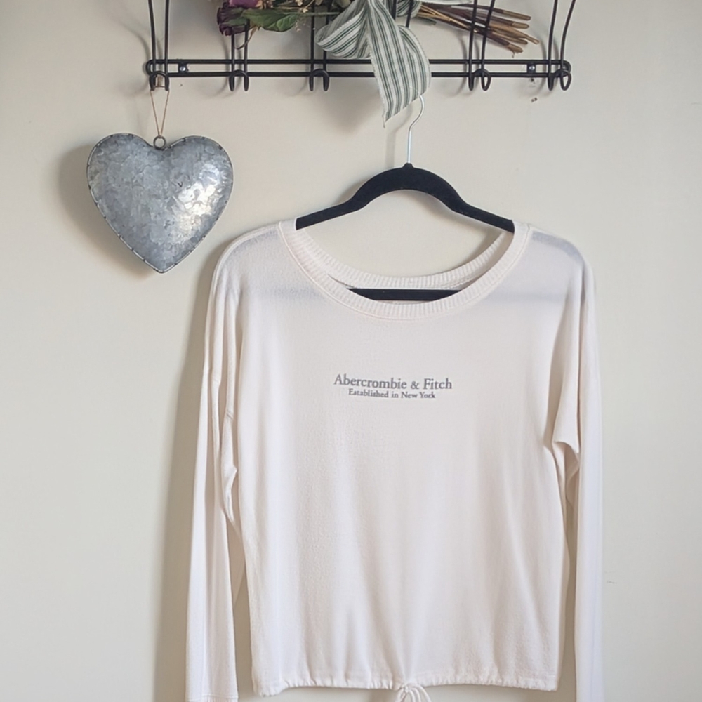 Abercrombie & Fitch White Long Sleeve Top! Size M